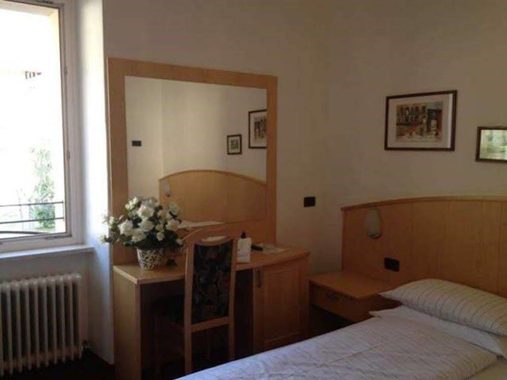 Albergo Mezzolago Exterior photo