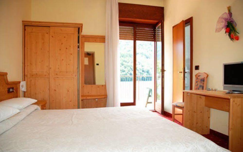 Albergo Mezzolago Exterior photo