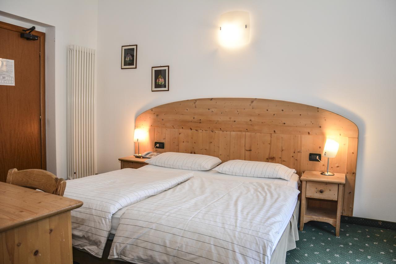 Albergo Mezzolago Exterior photo